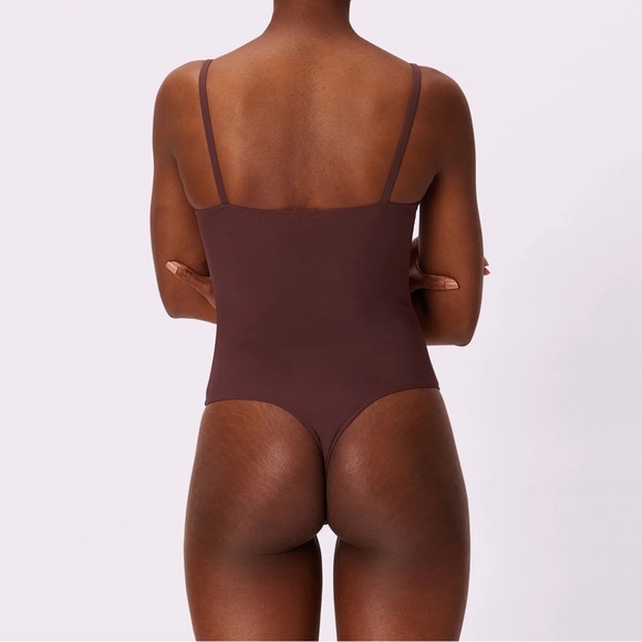 PARADE Silky Mesh Layering Triangle Bodysuit - Picture 4 of 4
